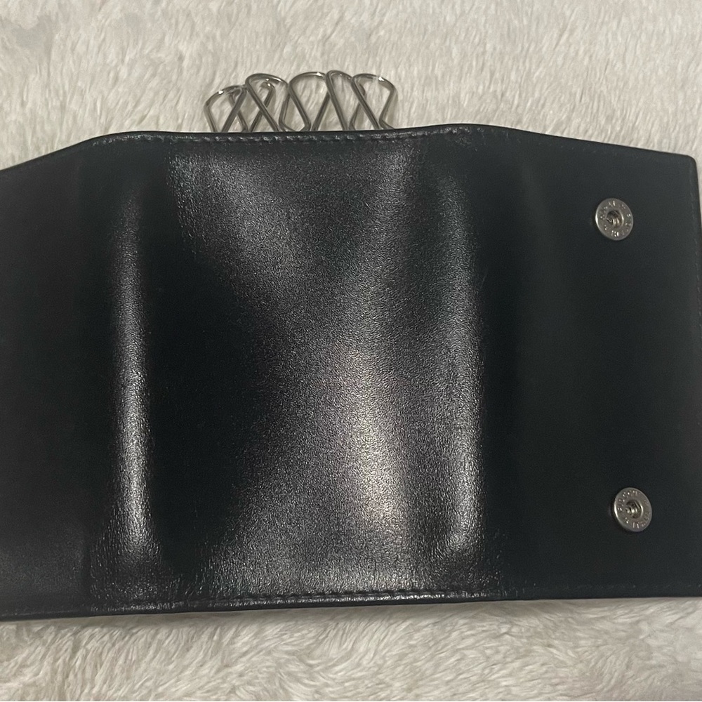 Authentic Prada leather Elegant Black 6 ring Key Holder - Picture 4 of 8